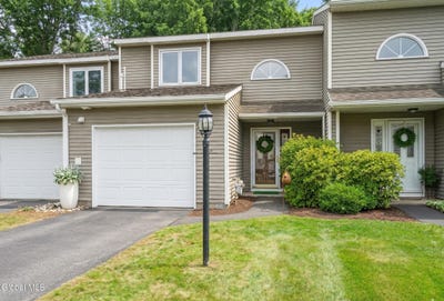 /international/us/3016-fern-court-schenectady-ny-110108889424/