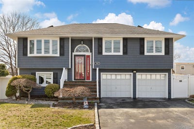 /international/us/182-montgomery-avenue-west-babylon-ny-110106916883/
