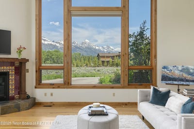 /international/us/500-e-solitude-drive-jackson-wy-110107795926/