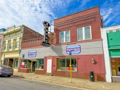 /international/us/121-w-carolina-avenue-crewe-va-110107286949/