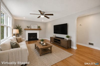 /international/us/40-circle-drive-wallingford-ct-110107929353/