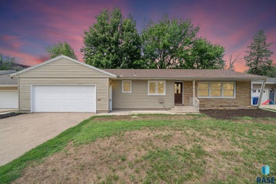/international/us/805-n-dakota-st-canton-sd-110108753512/