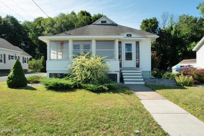 /international/us/66-maple-street-hudson-falls-ny-110104930811/