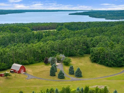 /international/us/4383-old-horton-bay-rd-boyne-city-mi-110108783085/