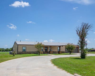 /international/us/344-county-road-208-bay-city-tx-110093033292/