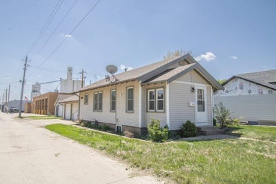 /international/us/1516-16th-st-rock-valley-ia-110098880681/