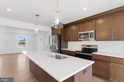 /international/us/45-scammel-drive-bunker-hill-wv-110107928033/