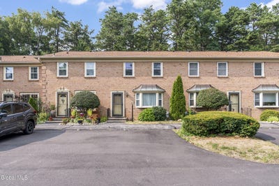 /international/us/232-point-of-woods-drive-albany-ny-110101506381/?lang=en