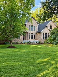 /international/us/555-e-cambridge-lane-nicholasville-ky-110120155050/