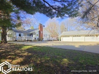 /international/us/1101-w-adams-street-jefferson-ia-110107459755/