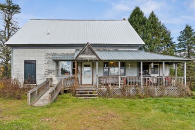 /international/us/3856-n-wolcott-road-wolcott-vt-110103423494/
