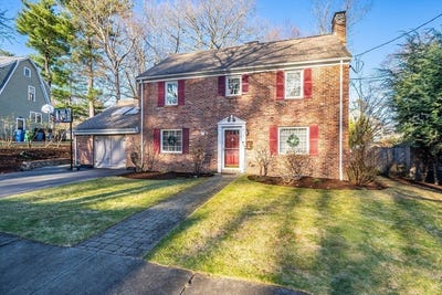 /international/us/17-woodhaven-rd-newton-ma-110108338665/