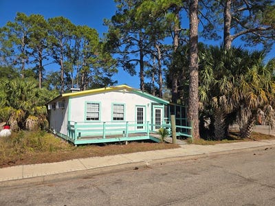 /international/us/116-se-ave-a-carrabelle-fl-110104157708/