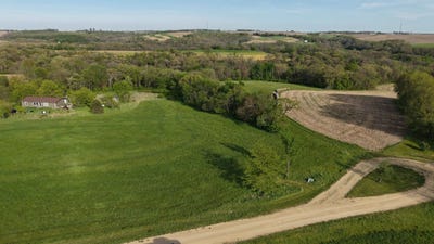 /international/us/8-4-w-point-road-monticello-wi-110108061447/