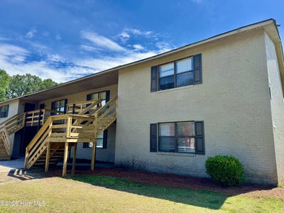 /international/us/3209-summer-place-greenville-nc-110107694076/