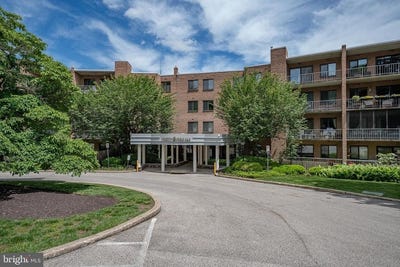 /international/us/1655-oakwood-drive-narberth-pa-110099814486/