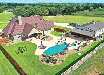 /international/us/262-county-road-002-hallettsville-tx-110102573000/