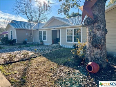 /international/us/402-dunn-street-yoakum-tx-110090764978/