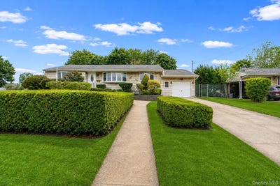 /international/us/40-cypress-street-central-islip-ny-110108978567/