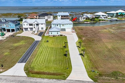 /international/us/115-mariner-dr-rockport-tx-110099670774/