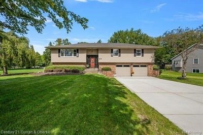 /international/us/219-e-caledonia-street-howell-mi-110120109713/