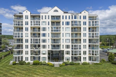 /international/us/207-e-grand-avenue-old-orchard-beach-me-110108880435/
