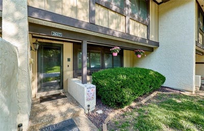 /international/us/2617-hampton-road-st-charles-mo-110108267455/