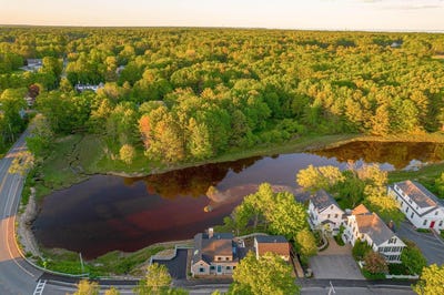 /international/us/2-maine-street-kennebunkport-me-110107400159/