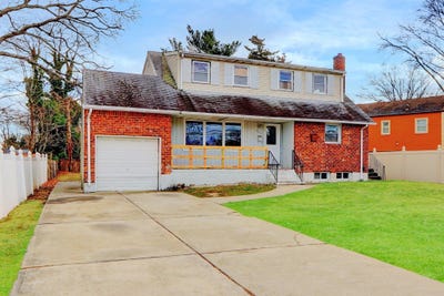 /international/us/589-county-line-road-amityville-ny-110096520762/