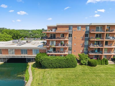 /international/us/16-e-old-willow-road-prospect-heights-il-110108570431/