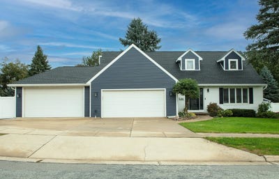 /international/us/1604-hillside-avenue-waverly-ia-110120482713/