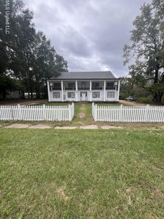 /international/us/301-w-marion-avenue-crystal-springs-ms-110103339211/