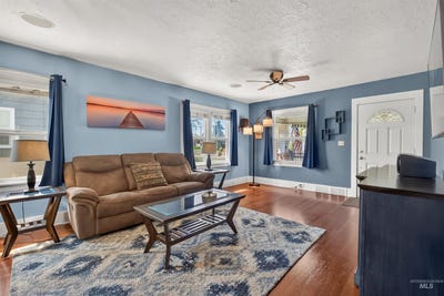 /international/us/921-3rd-street-clarkston-wa-110107482443/