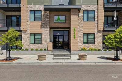 /international/us/3928-e-haystack-st-boise-id-110099860484/