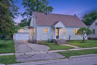 /international/us/908-w-5th-street-nekoosa-wi-110108958729/