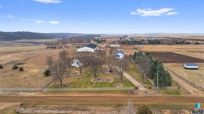 /international/us/48381-277th-st-canton-sd-110103756720/