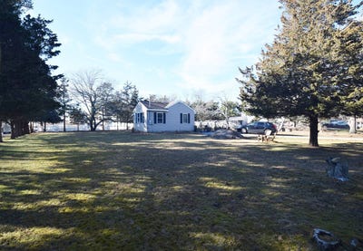 /international/us/5-south-street-center-moriches-ny-110107910873/