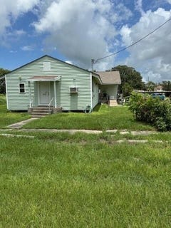 /international/us/reduced-200-commerce-ave-palacios-tx-110094726888/