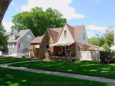 /international/us/706-w-11th-st-grand-island-ne-110107939406/