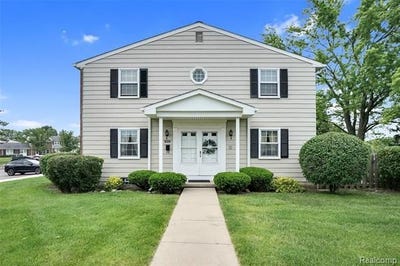 /international/us/19931-schoolhouse-court-northville-mi-110100212400/