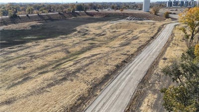 /international/us/11-cottonwood-lake-boulevard-windom-mn-110095151909/