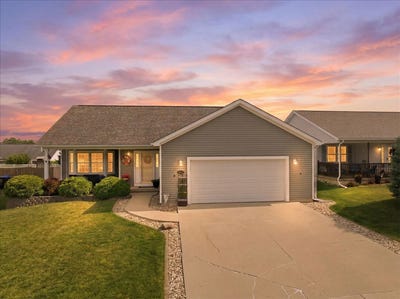 /international/us/2706-stratmoor-drive-bloomington-il-110108721005/