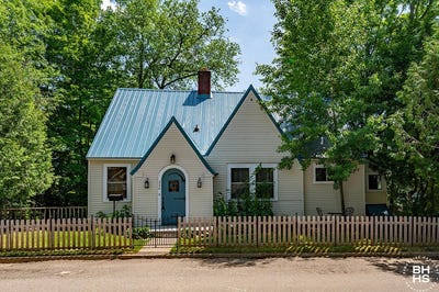 /international/us/228-neil-street-saranac-lake-ny-110100398282/