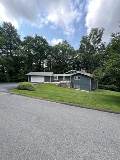 /international/us/243-w-locust-beckley-wv-110109612677/