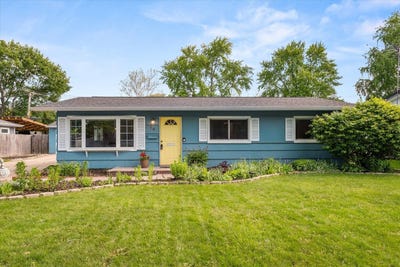 /international/us/14-hampton-road-montgomery-il-110108174189/