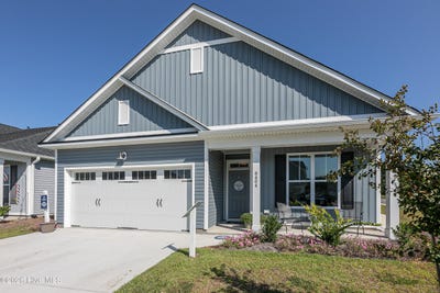 /international/us/77-bristol-bay-drive-lake-waccamaw-nc-110109833550/