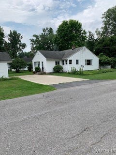 /international/us/4441-e-e-overlook-drive-clarence-ny-110100976824/