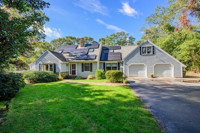 /international/us/893-osterville-w-barnstable-road-marstons-mills-ma-110120692608/