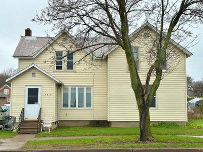 /international/us/126-w-columbia-street-chippewa-falls-wi-110098977718/