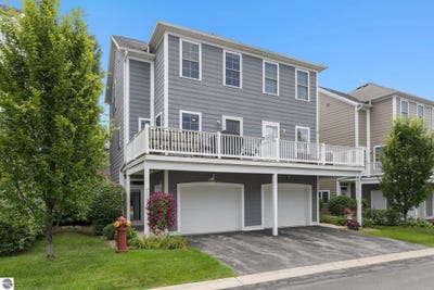 /international/us/220-midtown-drive-traverse-city-mi-110119621752/